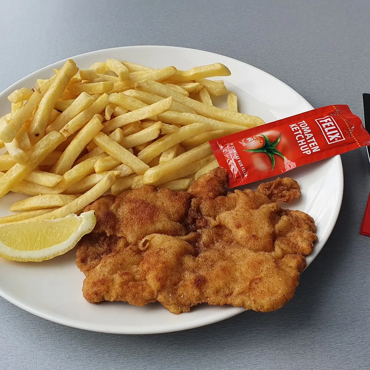 Schnitzel Mit Pommes