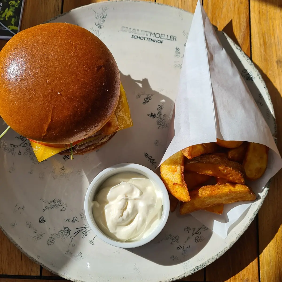 Chalet Cheeseburger