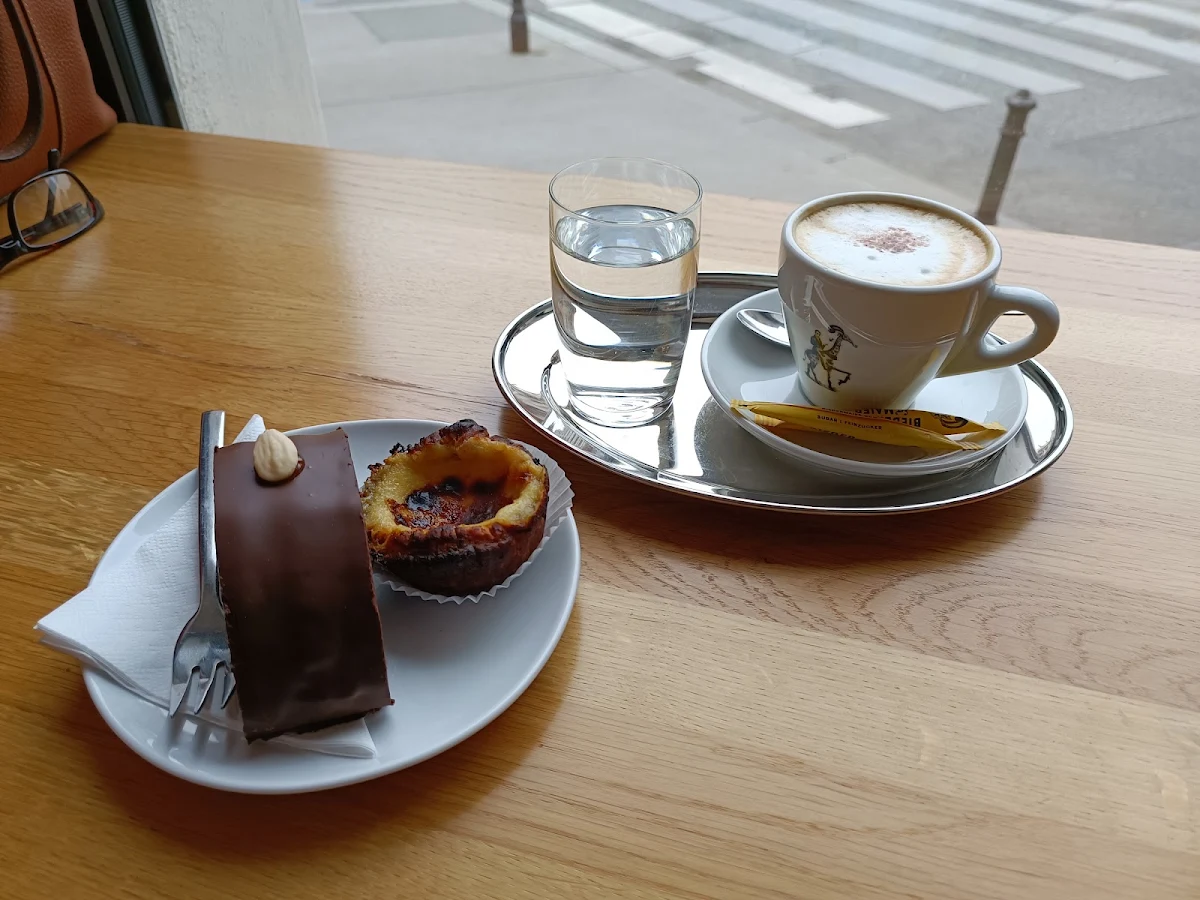 Capucino with Chocolate Cake and Pastel De Nata