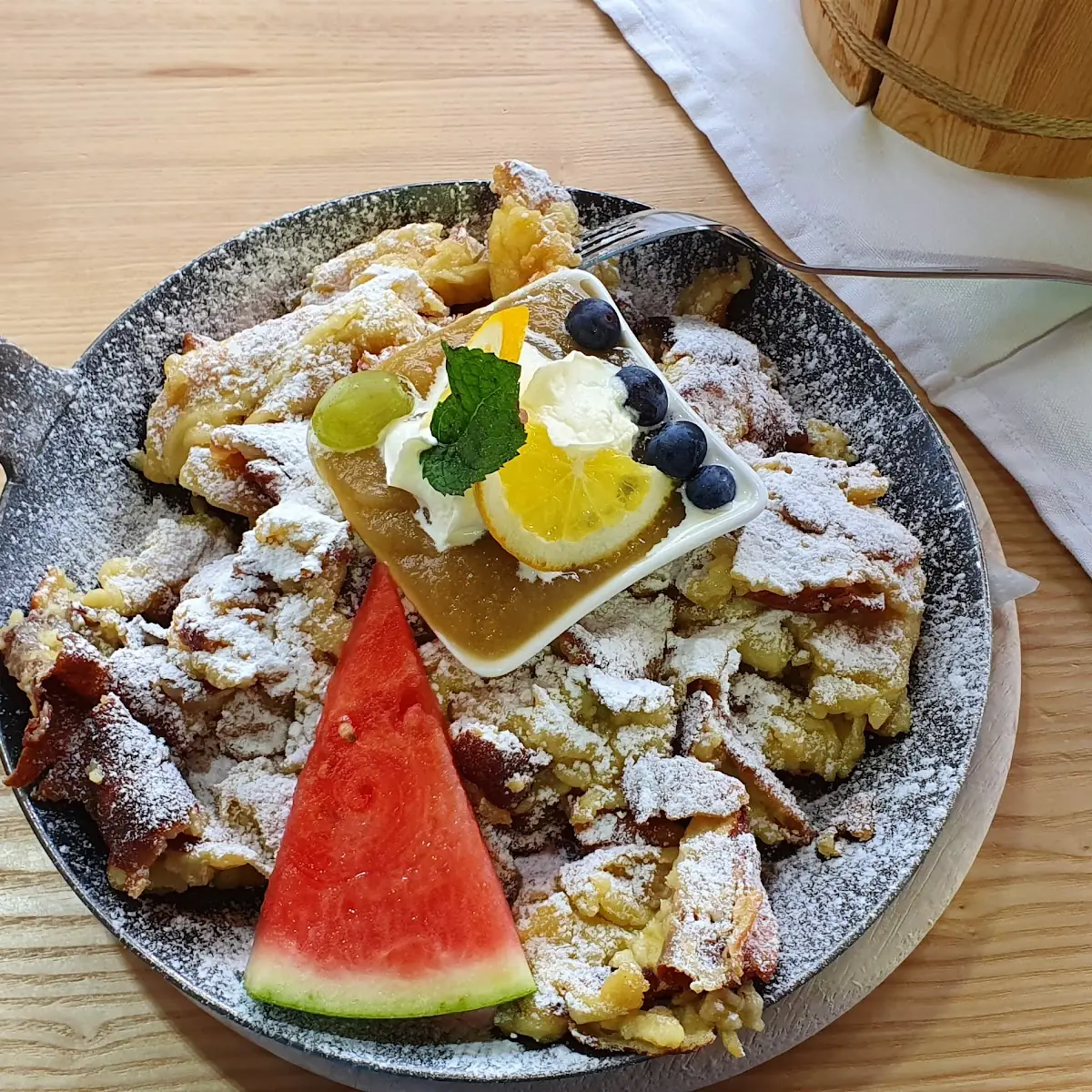 Kaiserschmarrn Im Pfandl Serviert