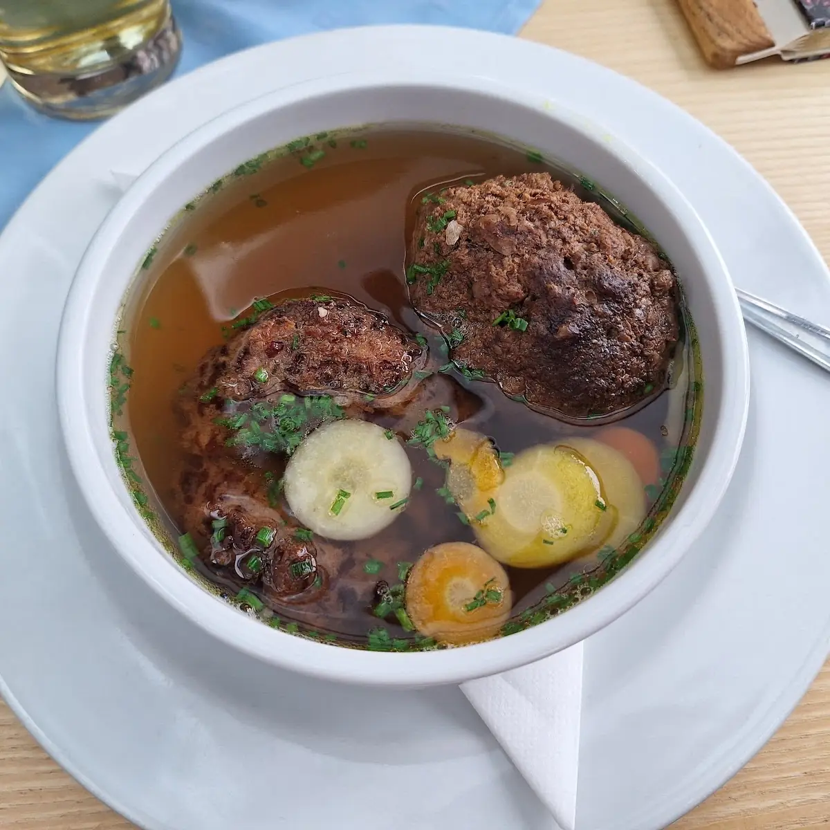 Zweierknödelsuppe