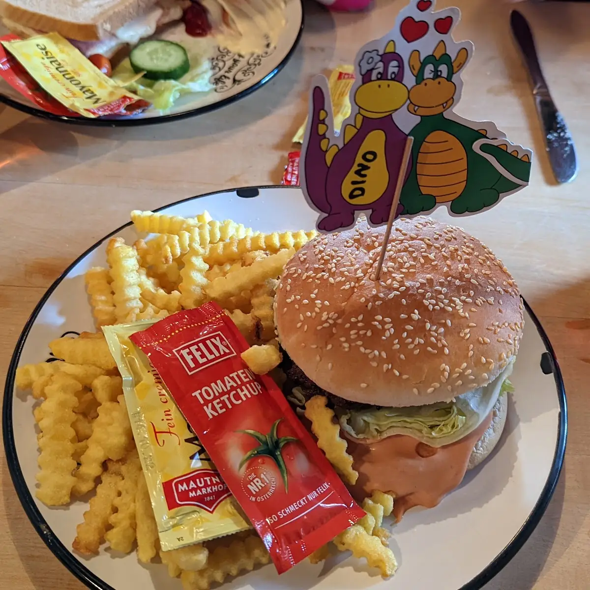Burger Mit Pommes Frittes