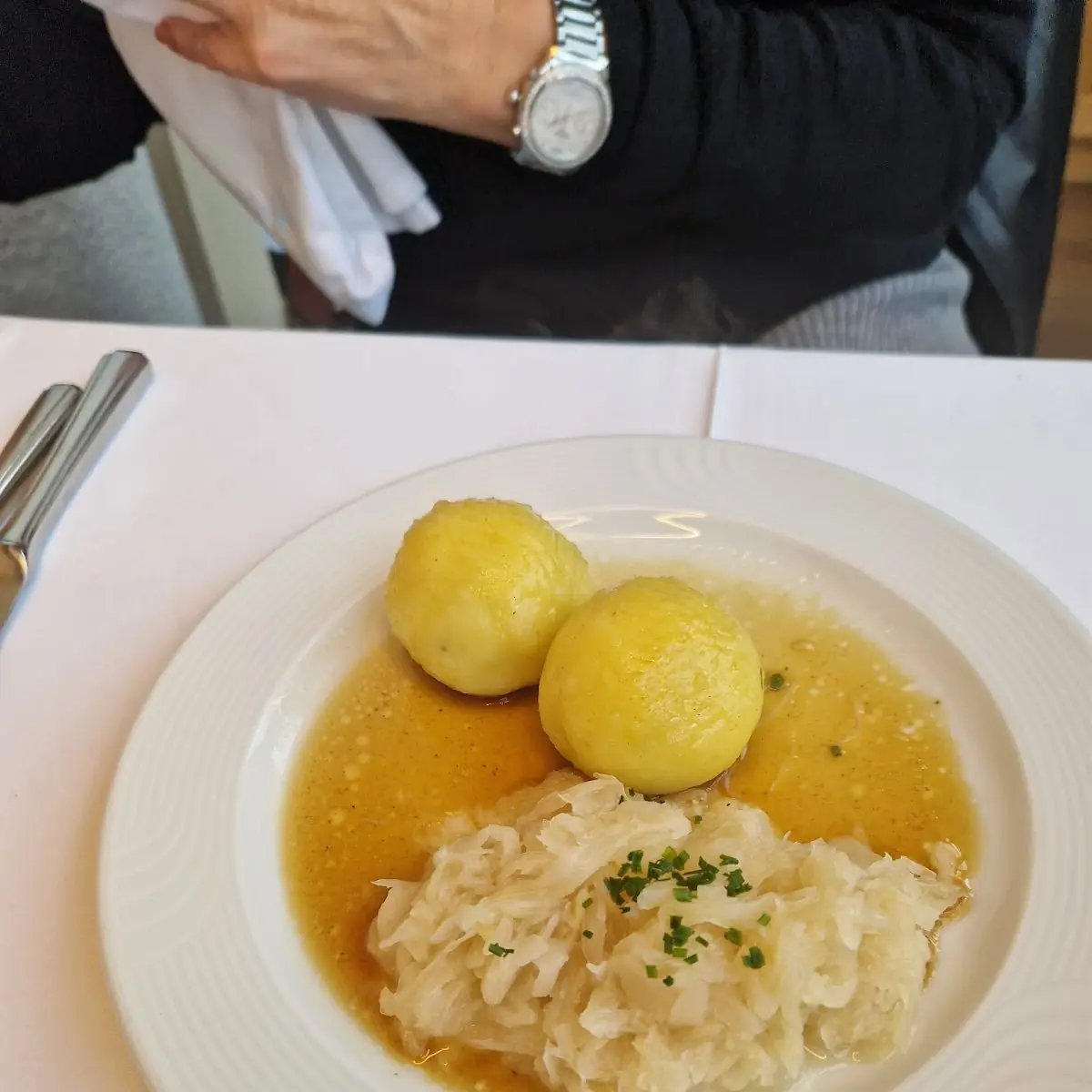 Schweinsbraten Mit Kartoffelknödeln