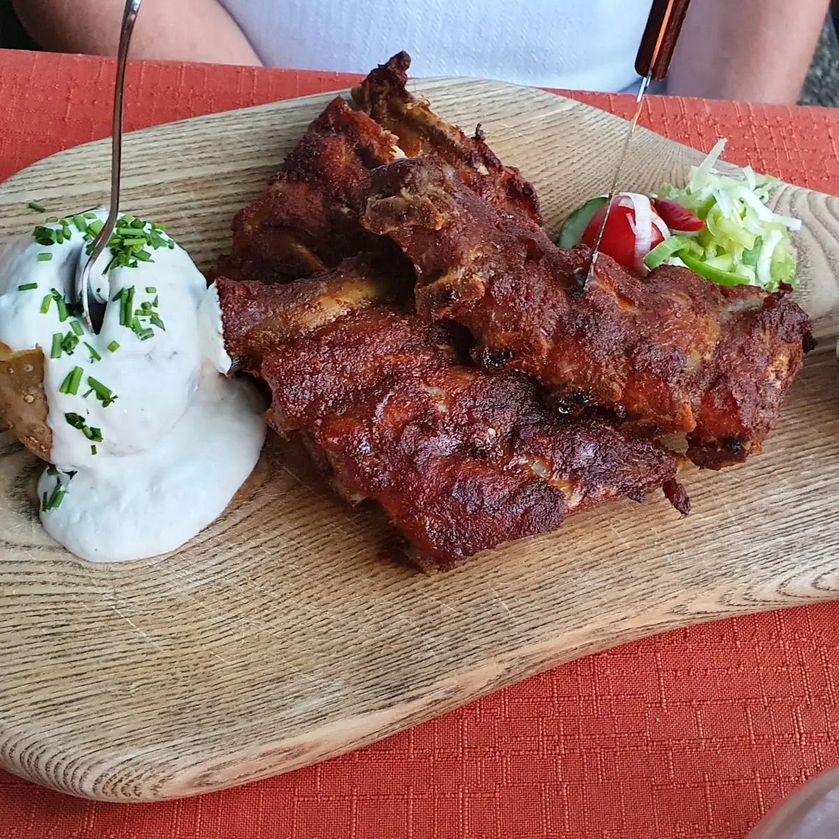 Ripperl Mit Folienkartoffel