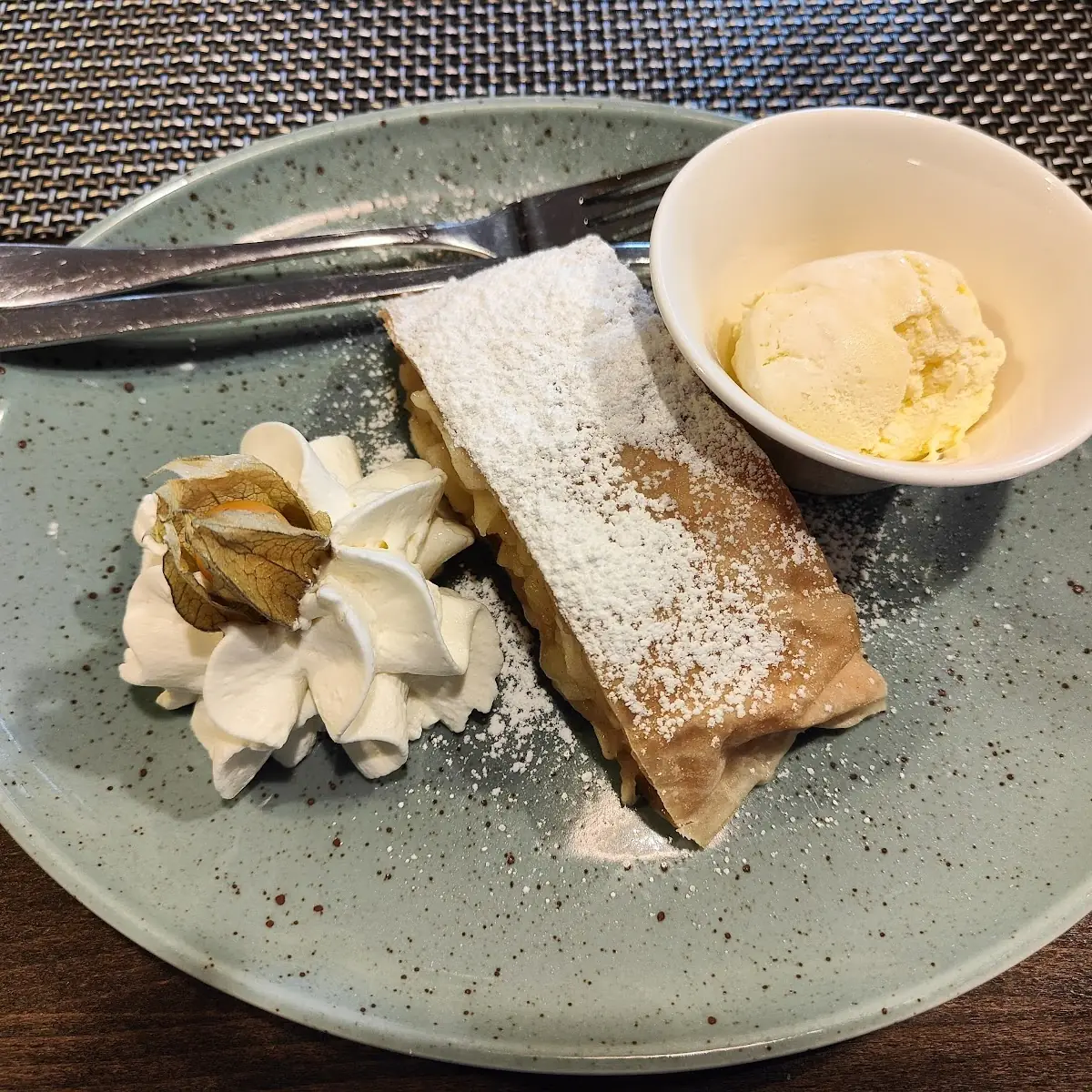 Warmer Apfelstrudel