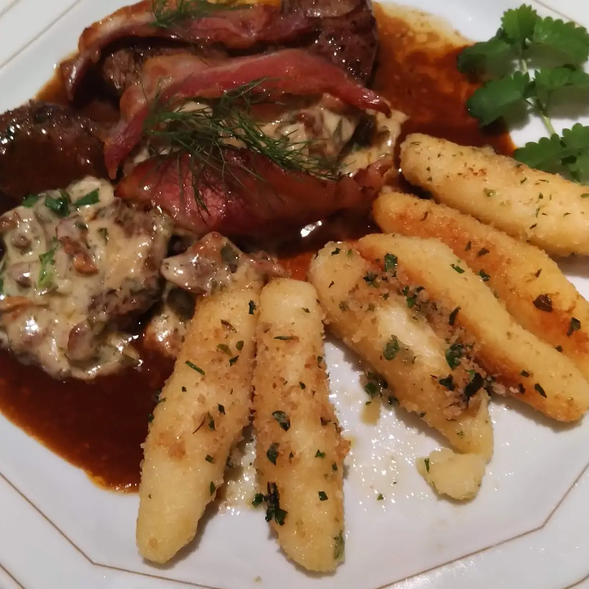 Reh-filet Mit Schupfnudeln Und Etwas Pfifferlinge