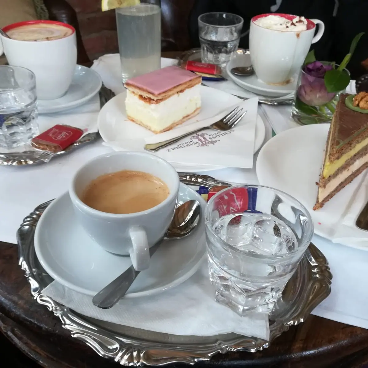 Cappuccino Mineralwasser