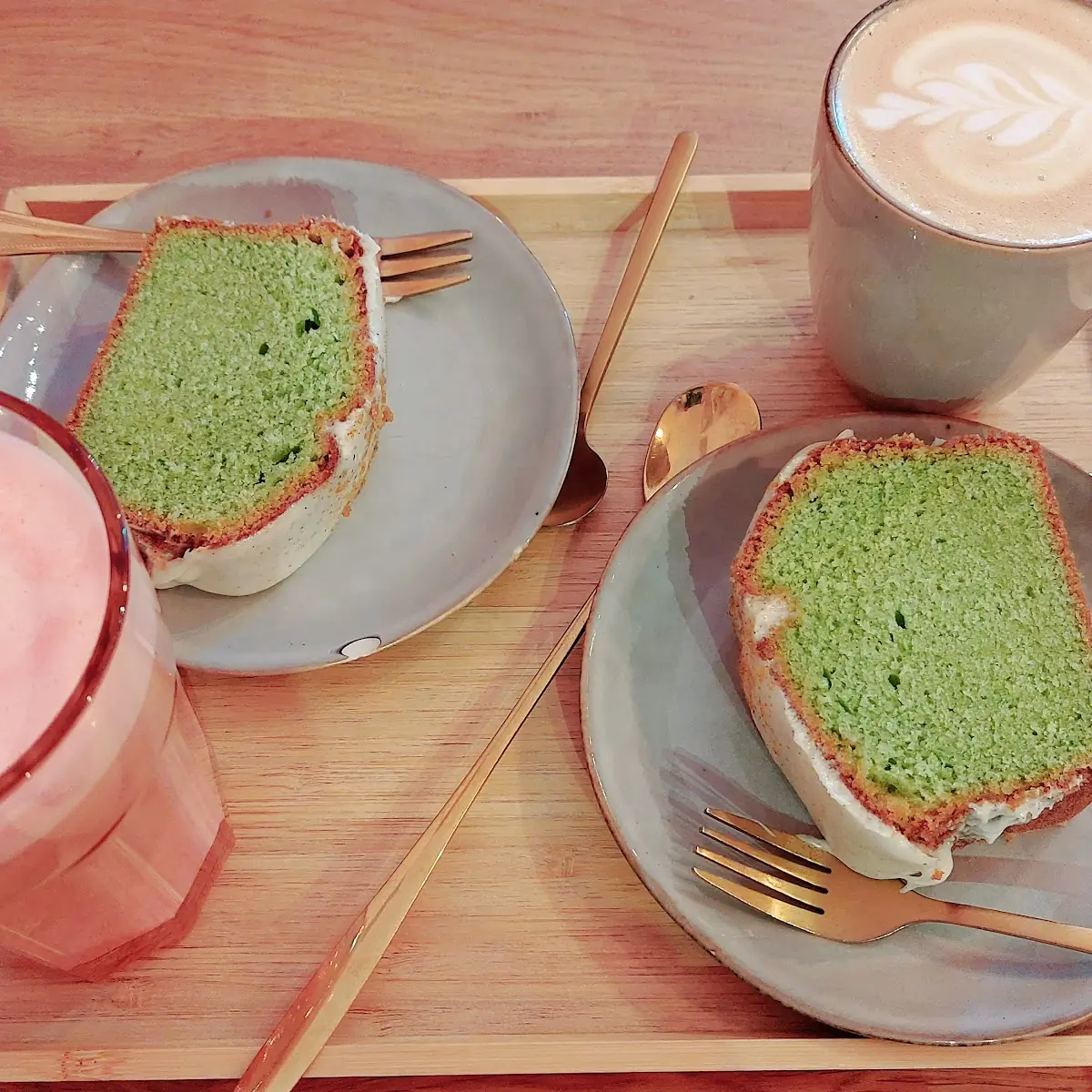 Pistazienkuchen Mitvzitronenglasur