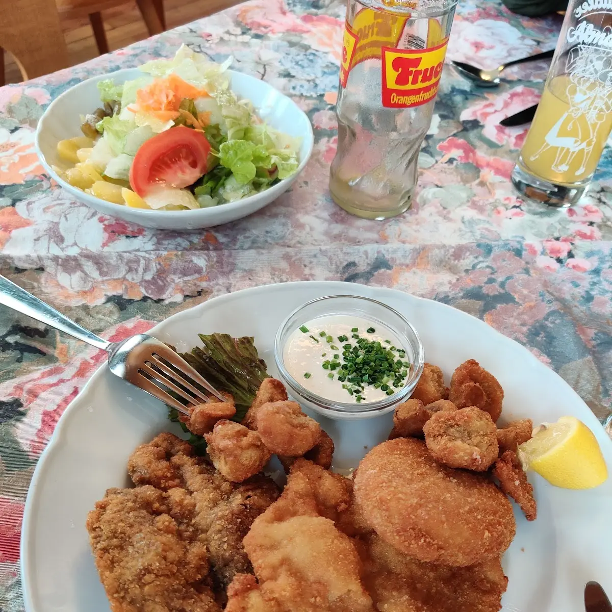 Wiener Allerlei Mit Gemischter Salat