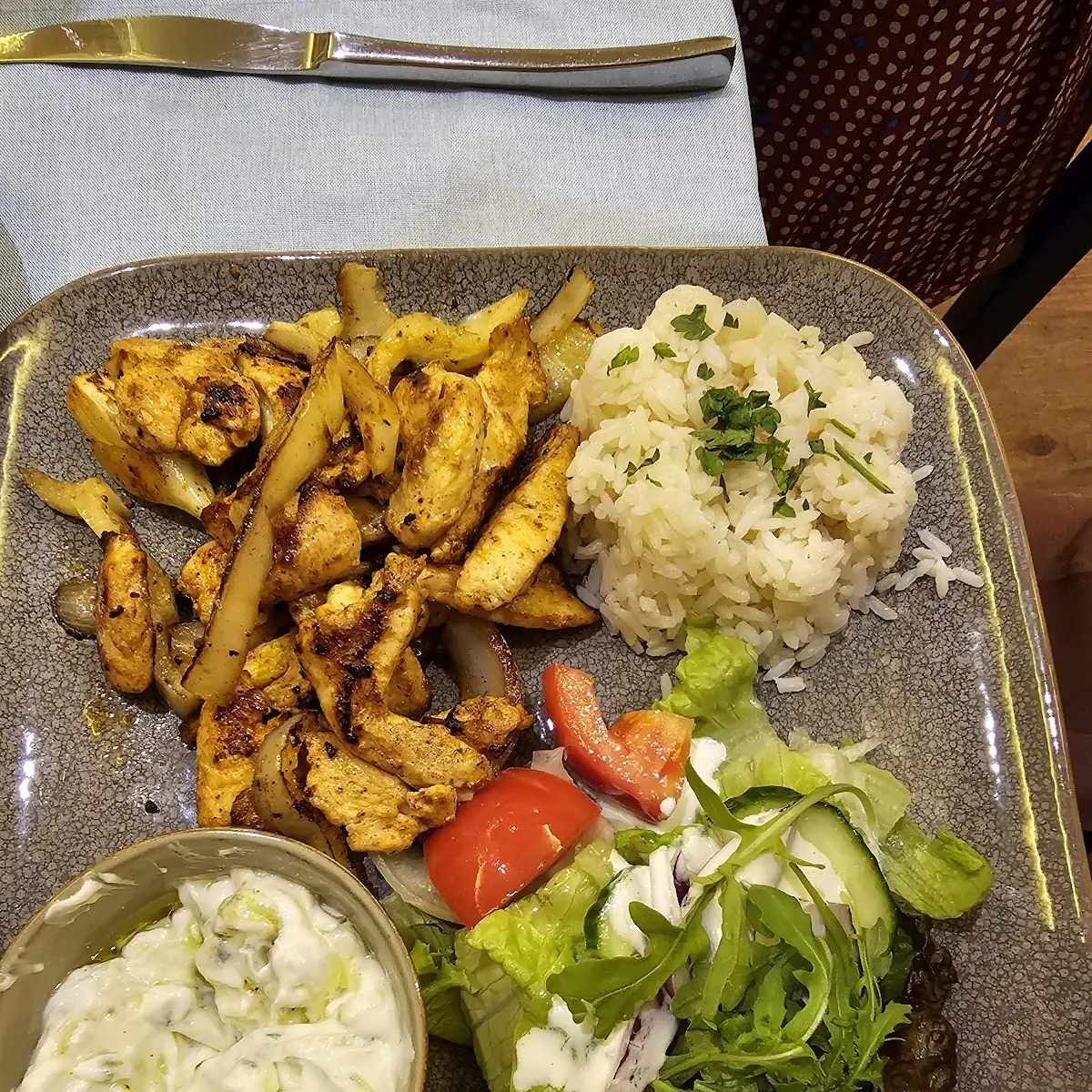 Hähnchen Gyrosteller