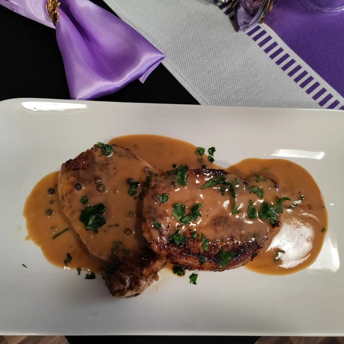 Cotlet De Porc La Grătar Cu Sos De Ciuperci