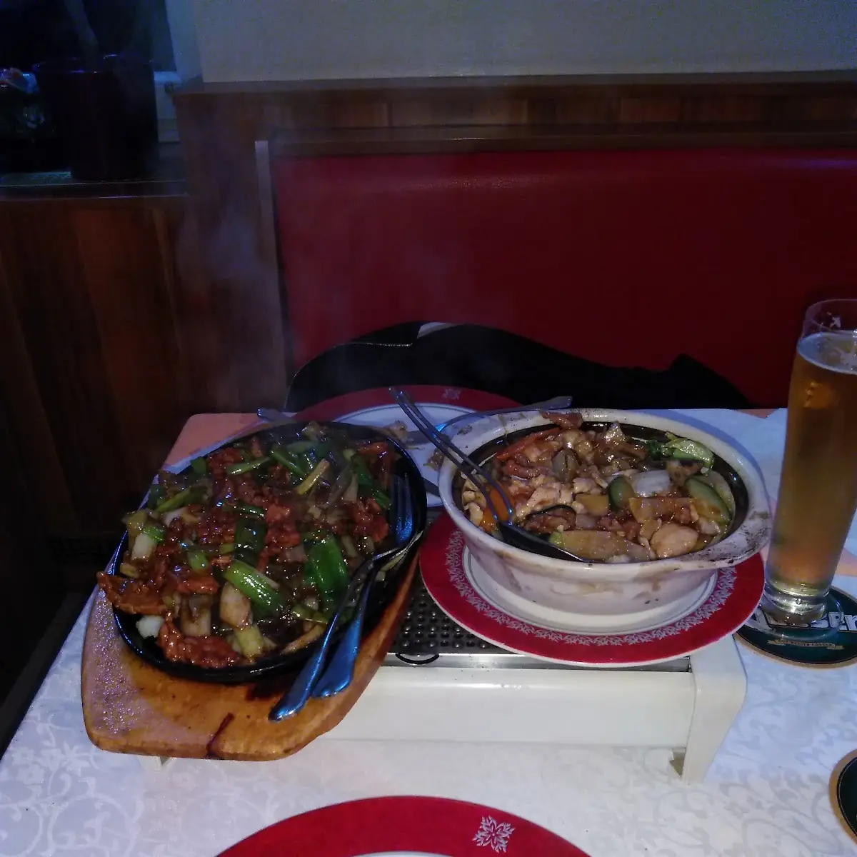 Grillplatte Und Glasnudeln Im Tontopf
