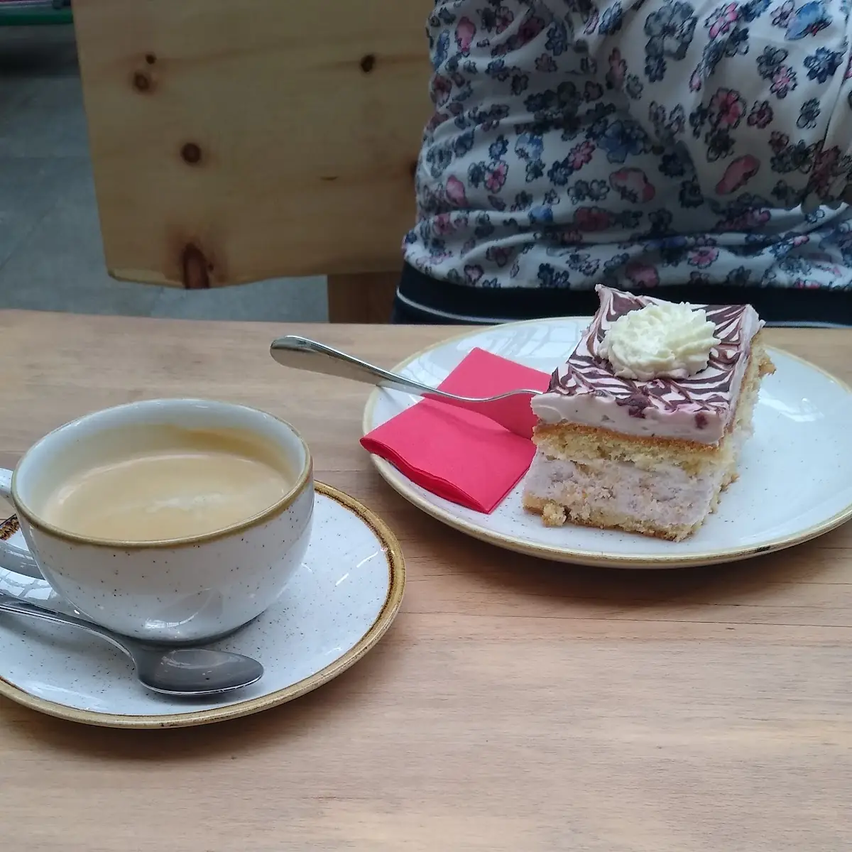 Erdbeerschnitte Mit Kaffee
