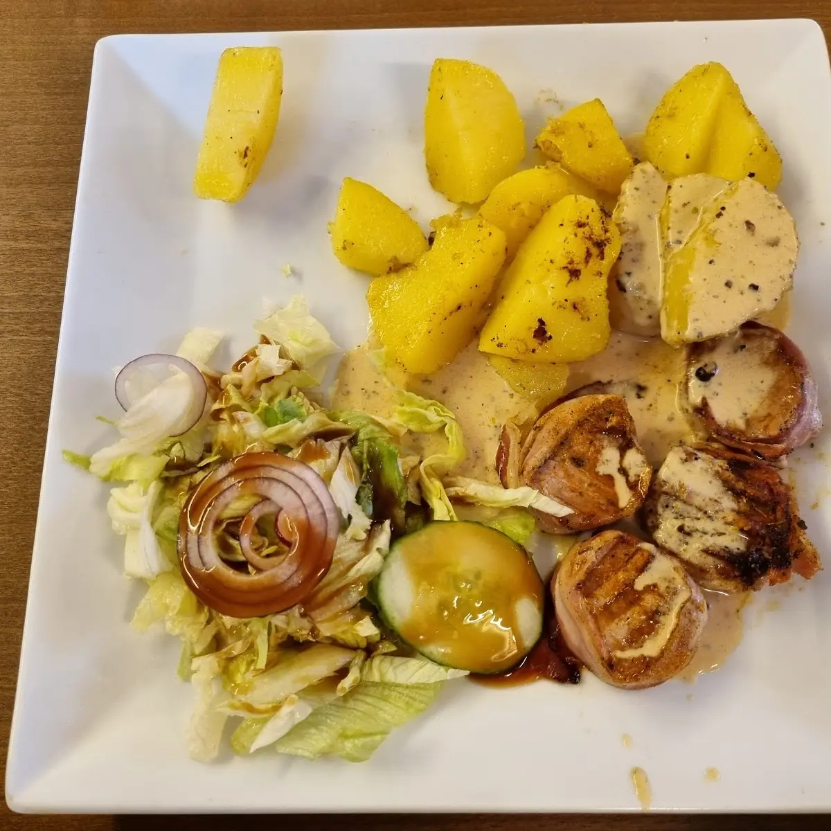 Gegrillte Medaillons Vom Schwein In Feiner Pfeffersauce