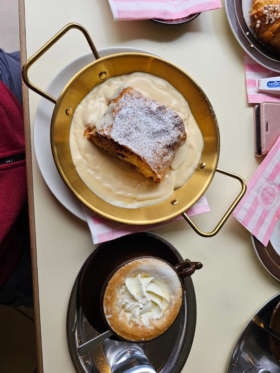 Apfelstrudel Mit Vanillesoße