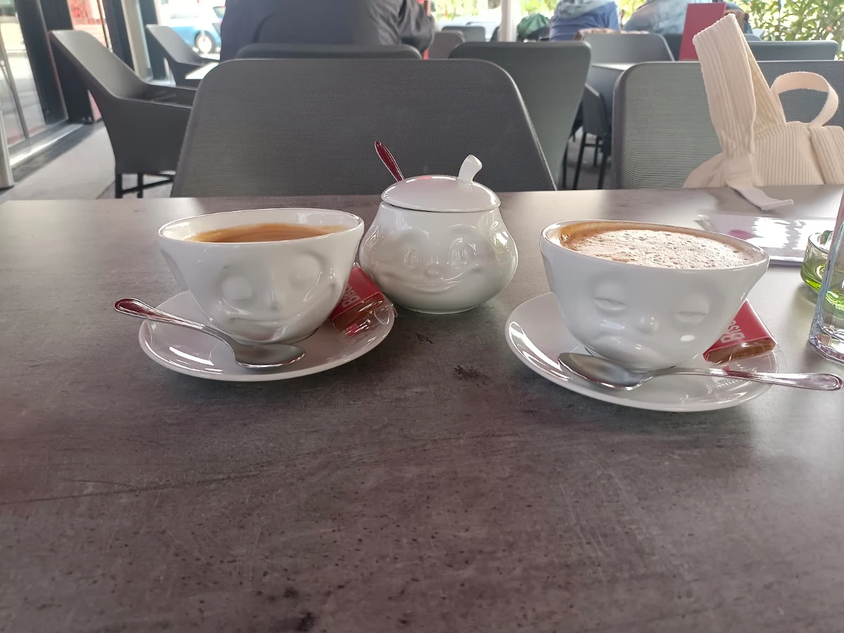 Verlängerter Schwarz Cappuccino