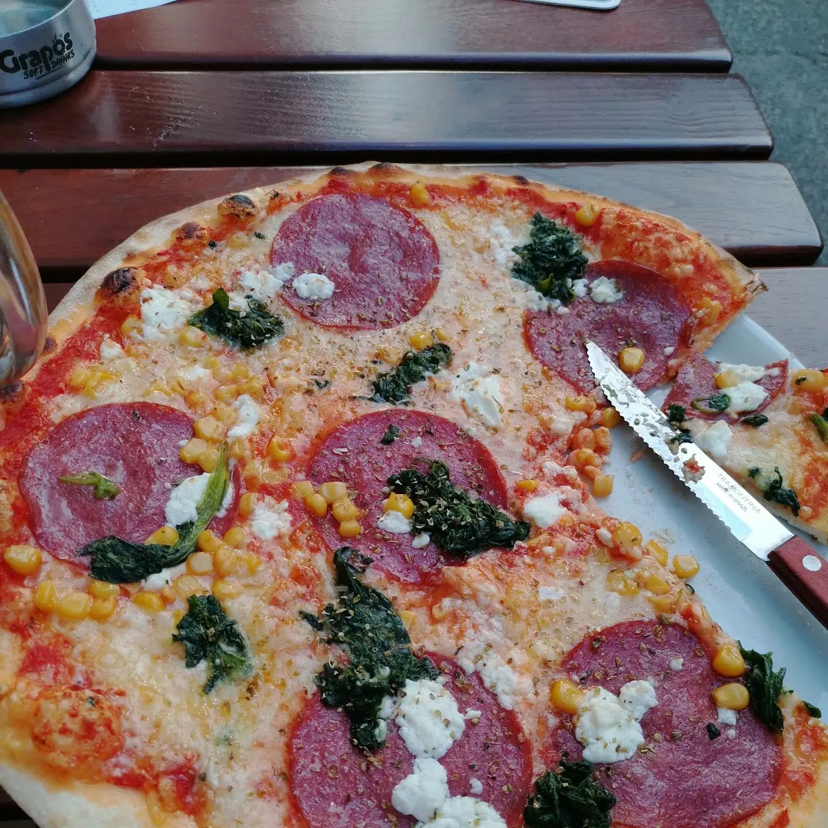 Pizza Klein Mais Salami Schafskäse Spinat