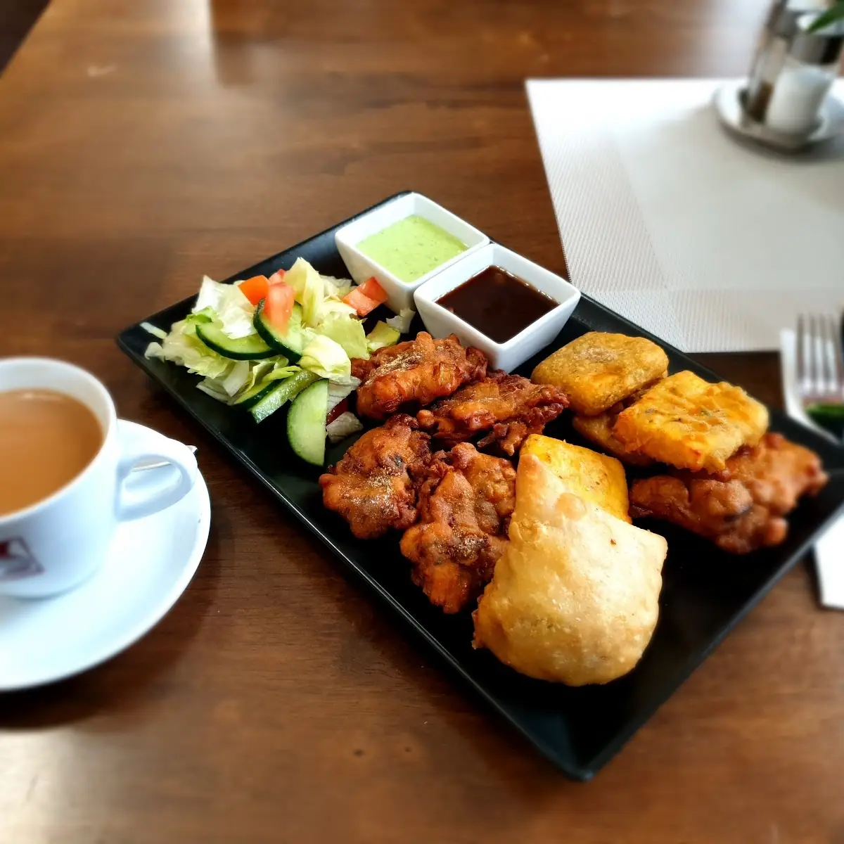 Indisches Frühstück Desi Chai Und Vorspeisenteller