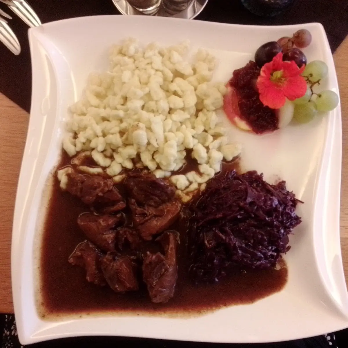 Rehpfeffer Spätzle Rotkraut