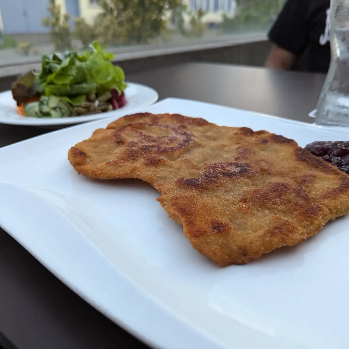 Schnitzel Vom Schwein Mit Salat