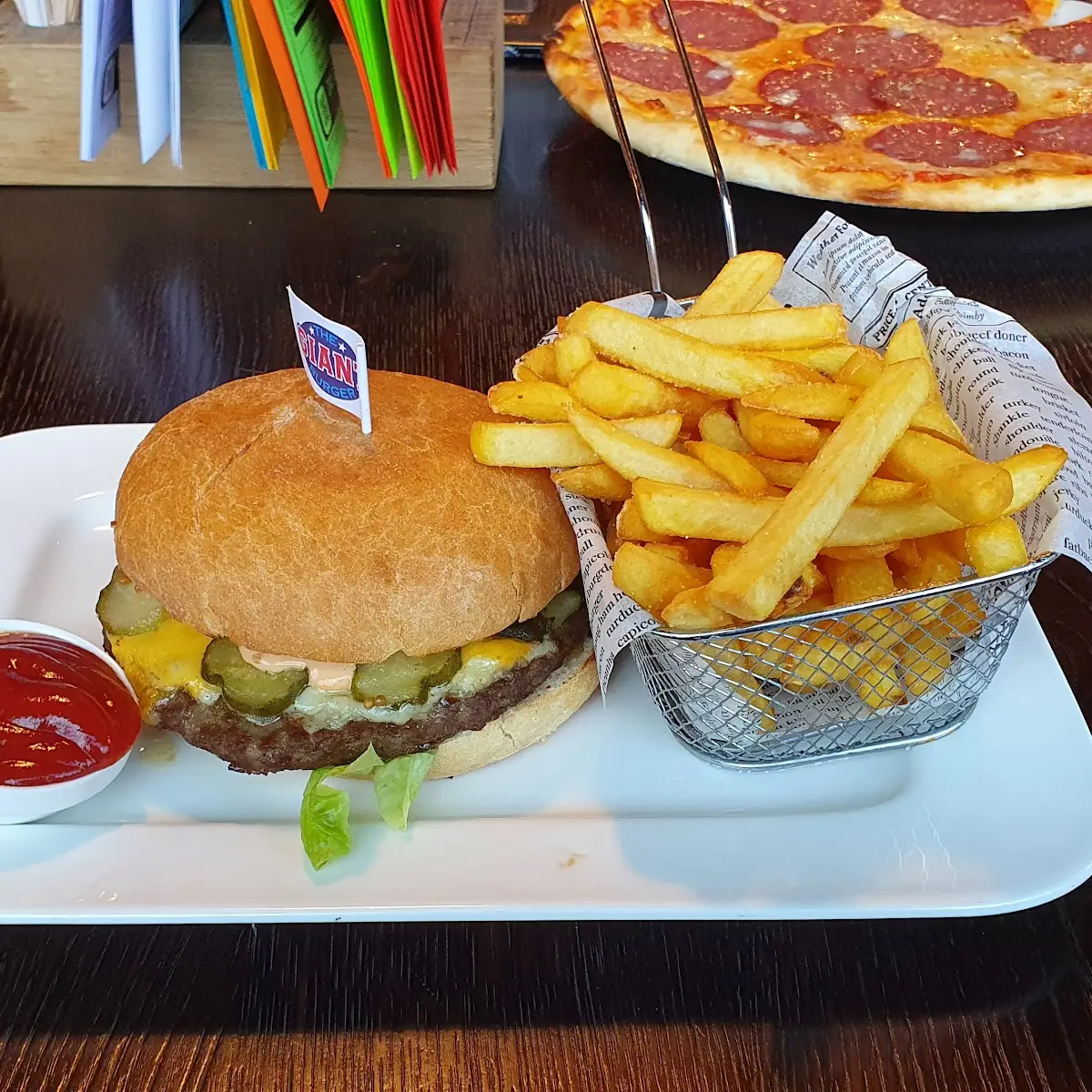 Hamburger Bürgerkäse Emmentaler Gurken & Salat