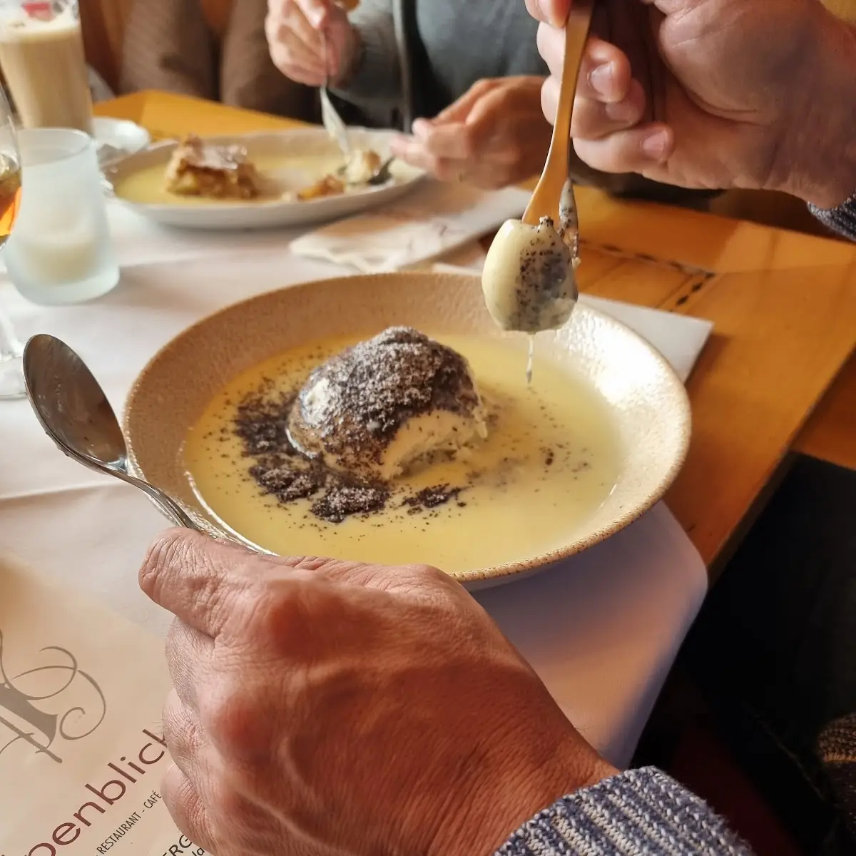 Apfelstrudel In Vanillesoße