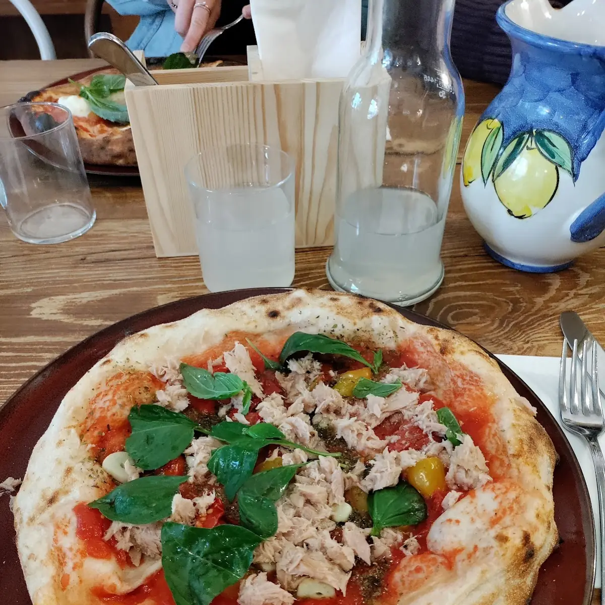 Pizza Marinara Drei Kirschtomaten