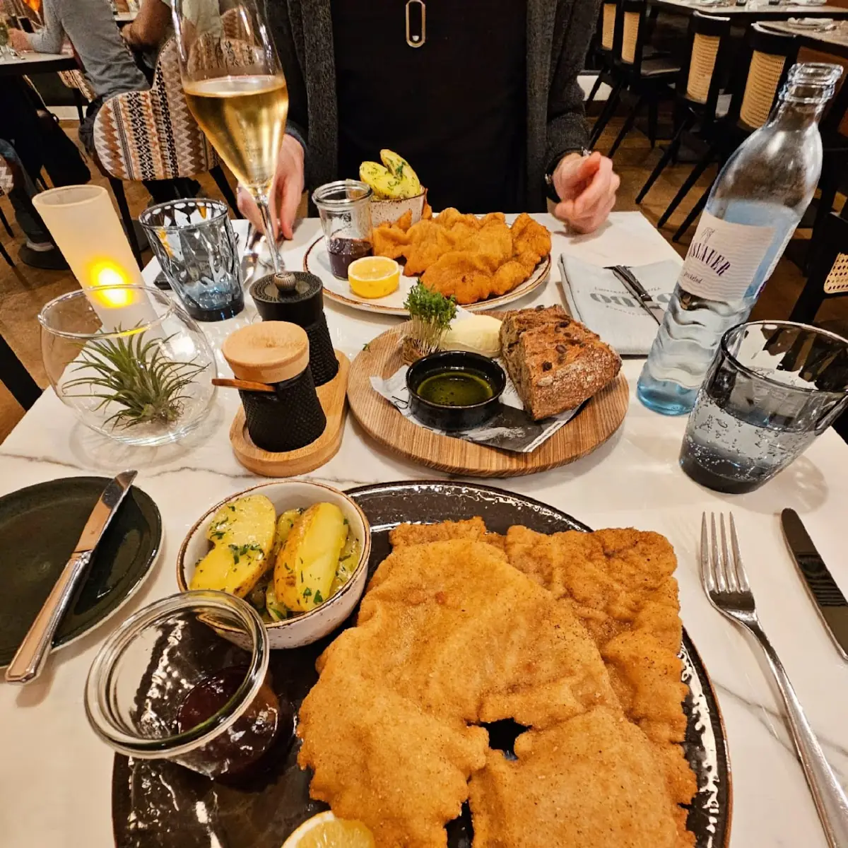 Viennese Veal Schnitzel Wiener Schnitzel Vom Kalb