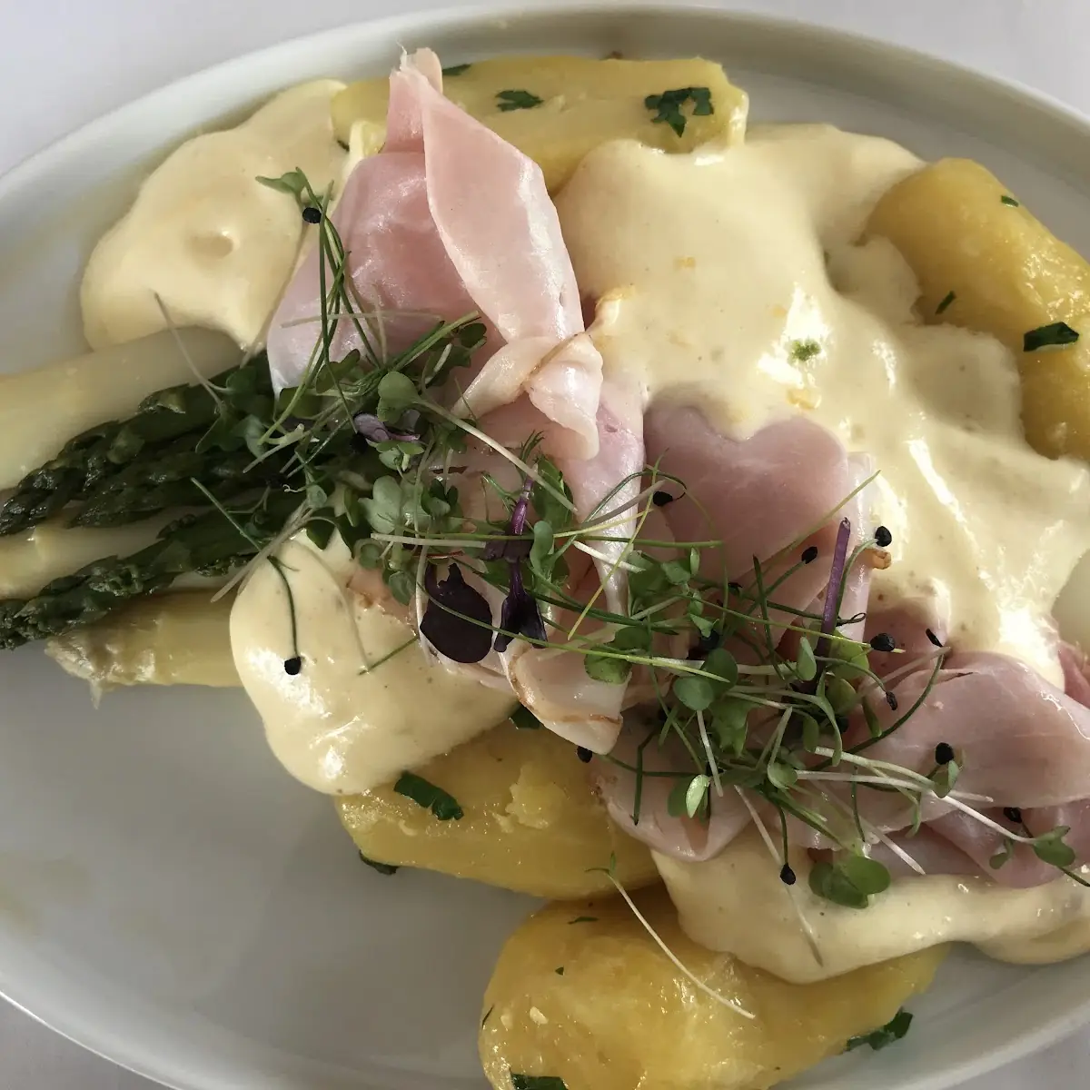 Weißer Und Grüner Spargel