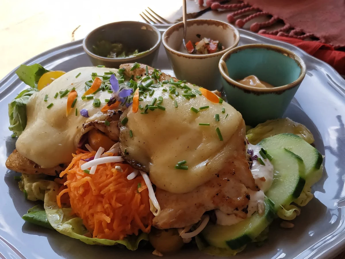 Salat Mit Hähnchen Mit Käse Überbacken