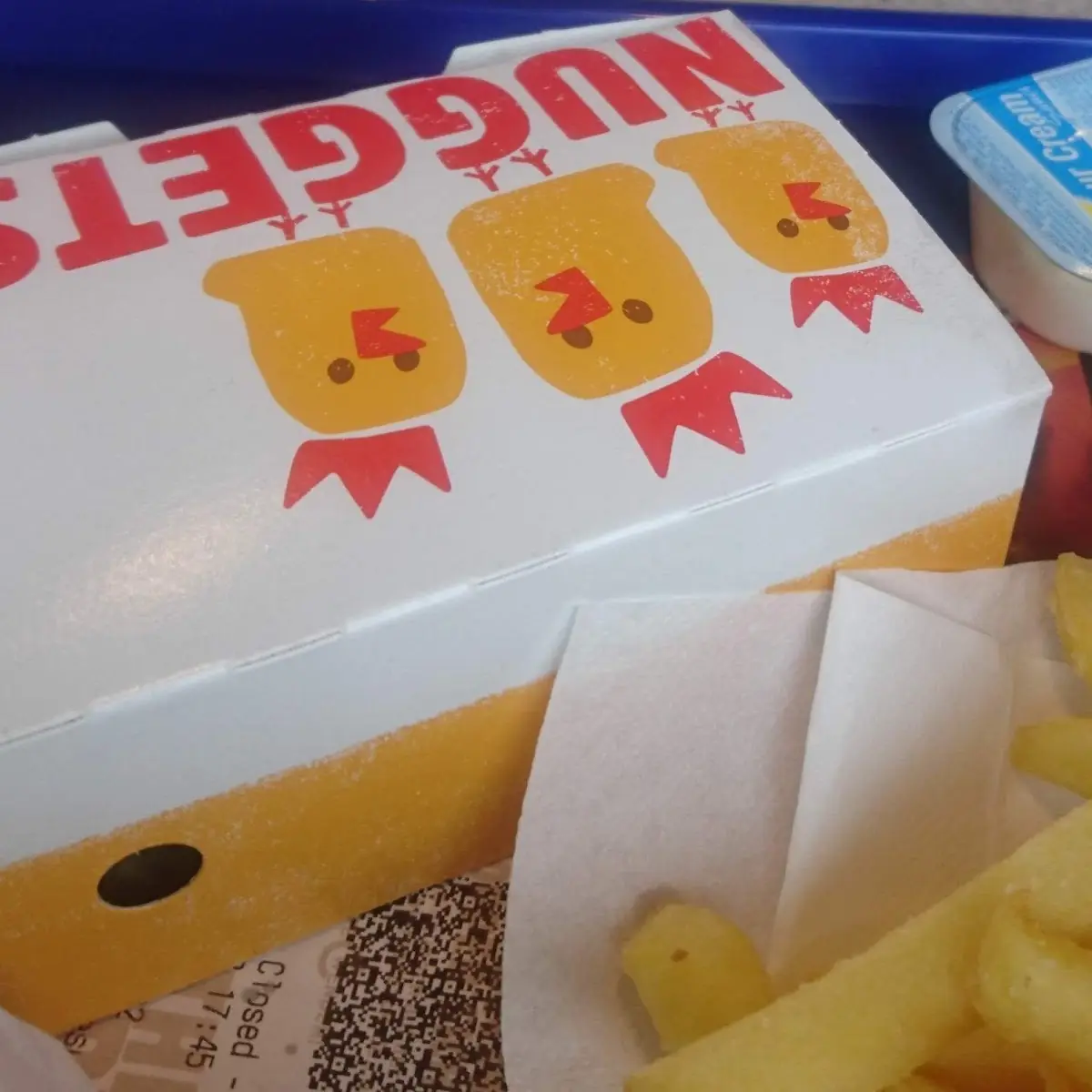 Chicken Nuggets Mit Pommes Frites
