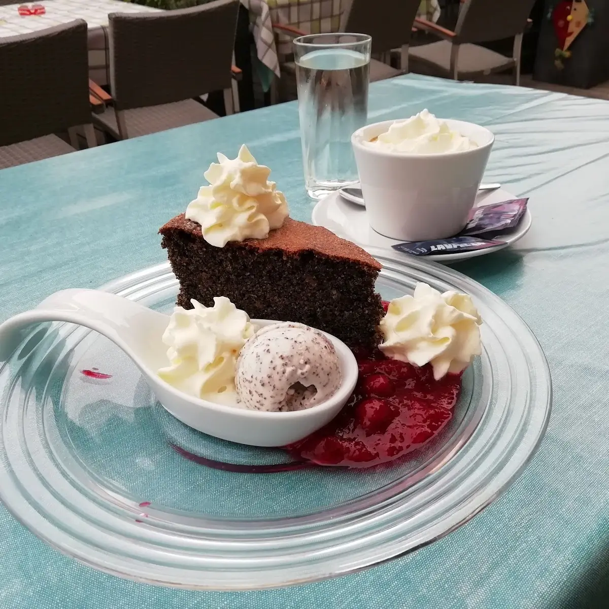 Kaffee Mit Mohntorte