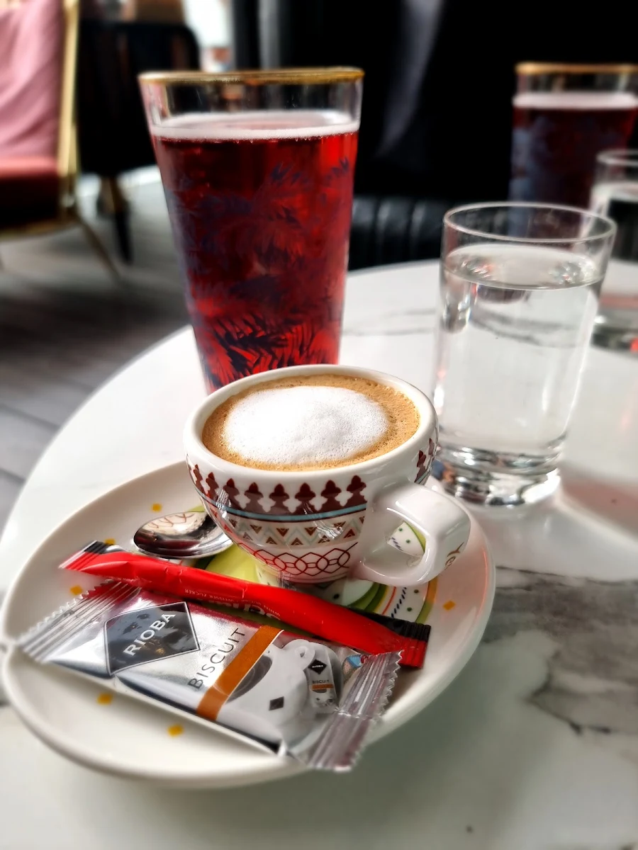 Espresso Macchiato Und Himbeer Soda