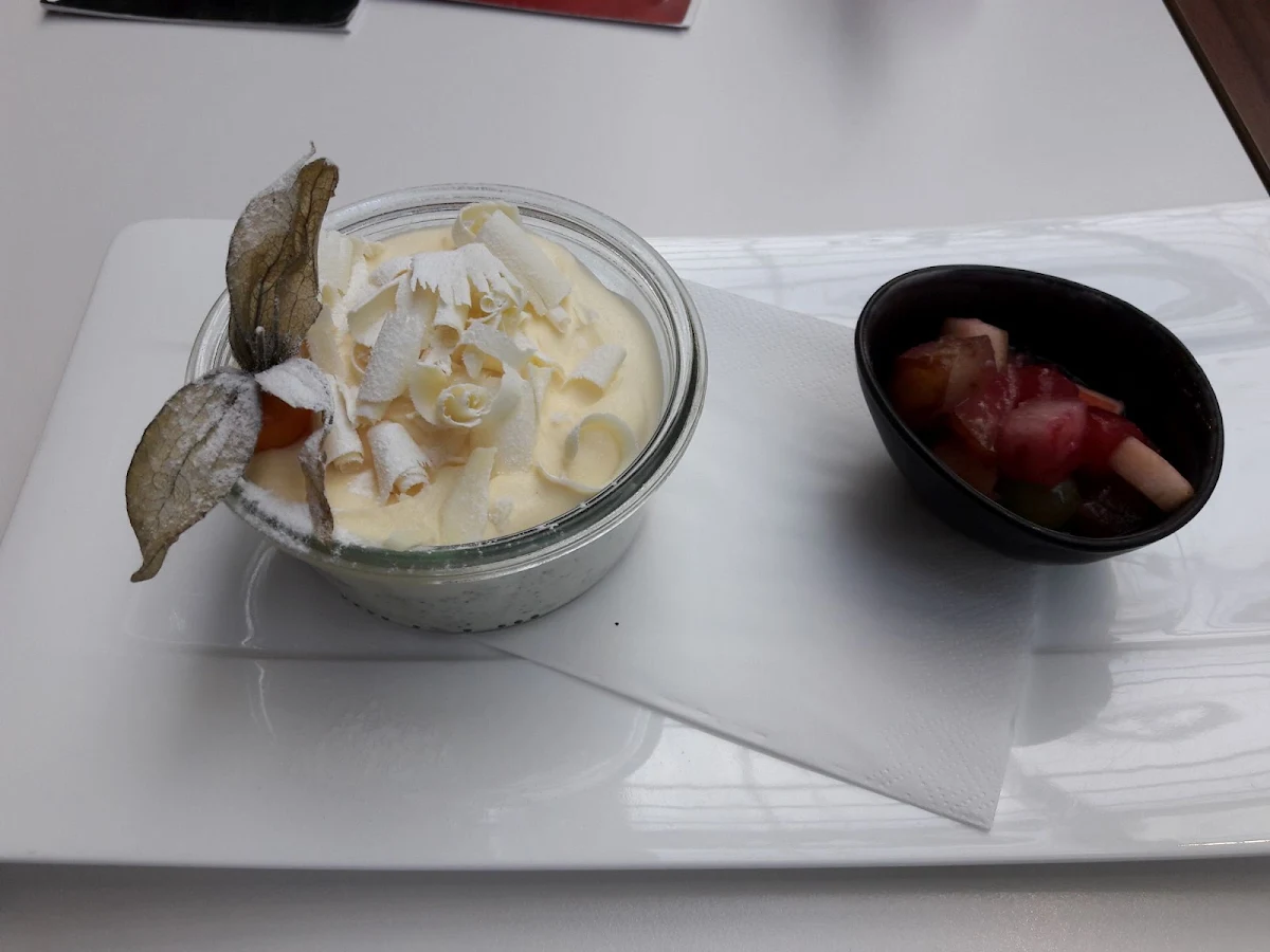 Weißes Schokomousse
