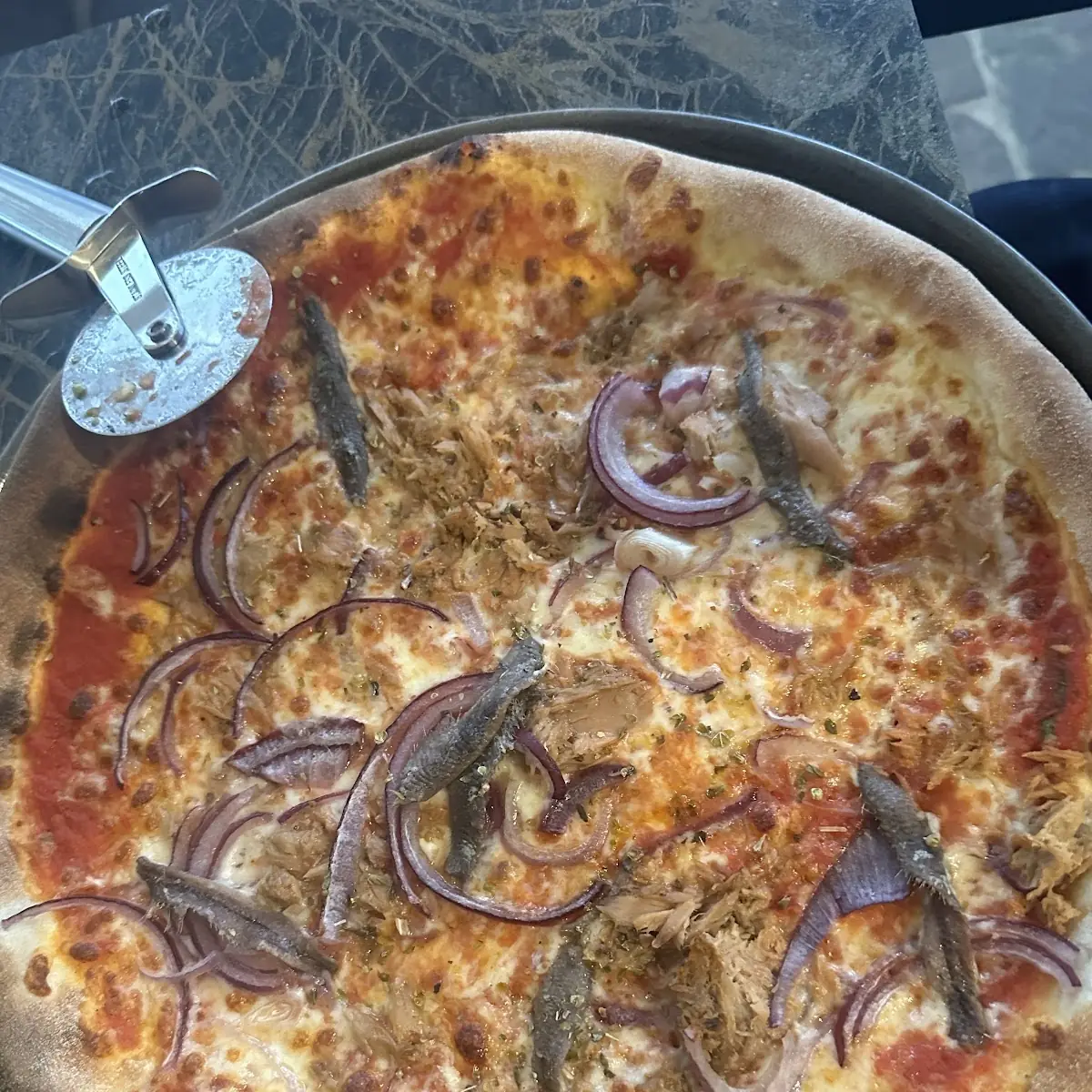 Pizza Tonno Mit Extra Sardellen