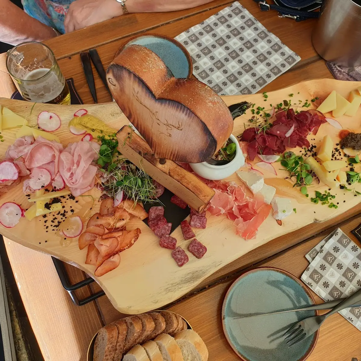Tiroler Teller Mit Brot