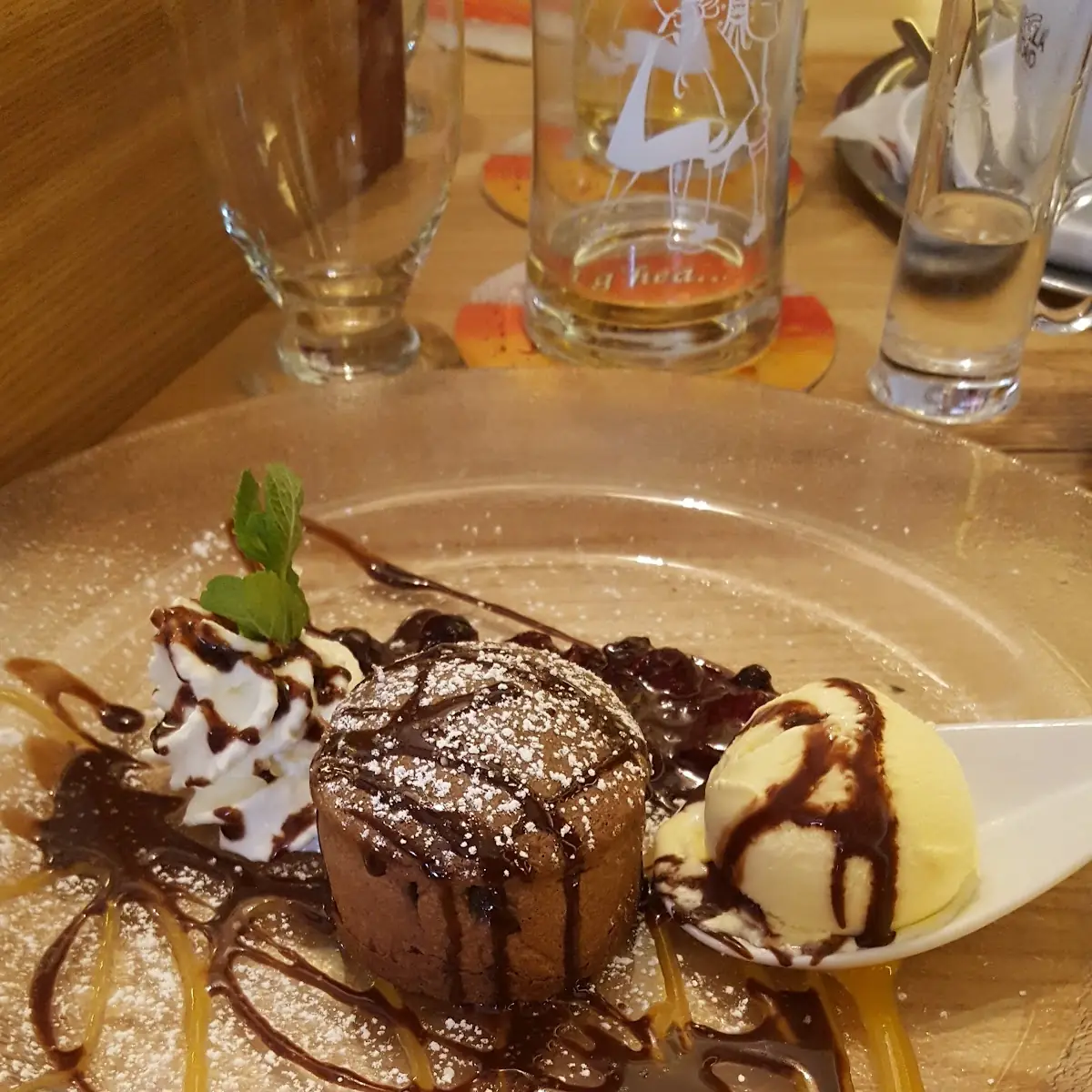 Schokoküchlein Mit Flüssigem Kern Und Vanilleeis