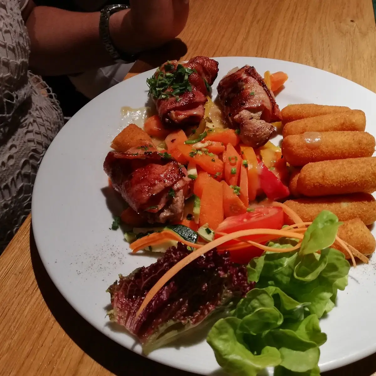 Schseinsfilet Im Speckmantel Mit Kroketten