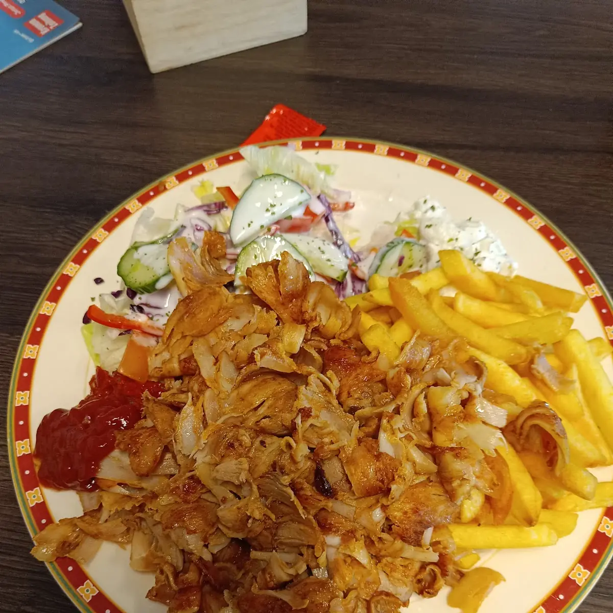 Kebab Teller Mit Pommes