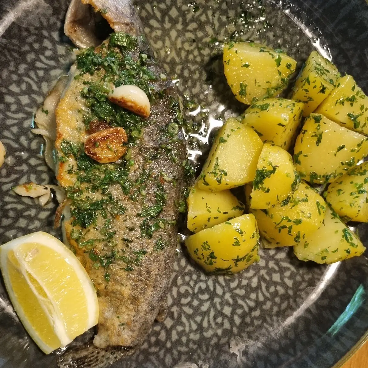 Gebratene Forelle Mit Kartoffeln