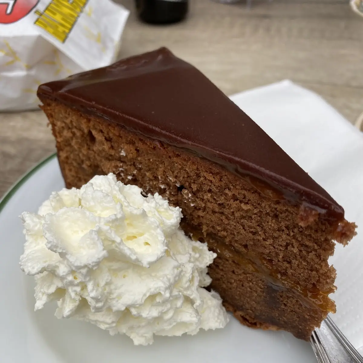 Sachertorte Mit Schlagobers