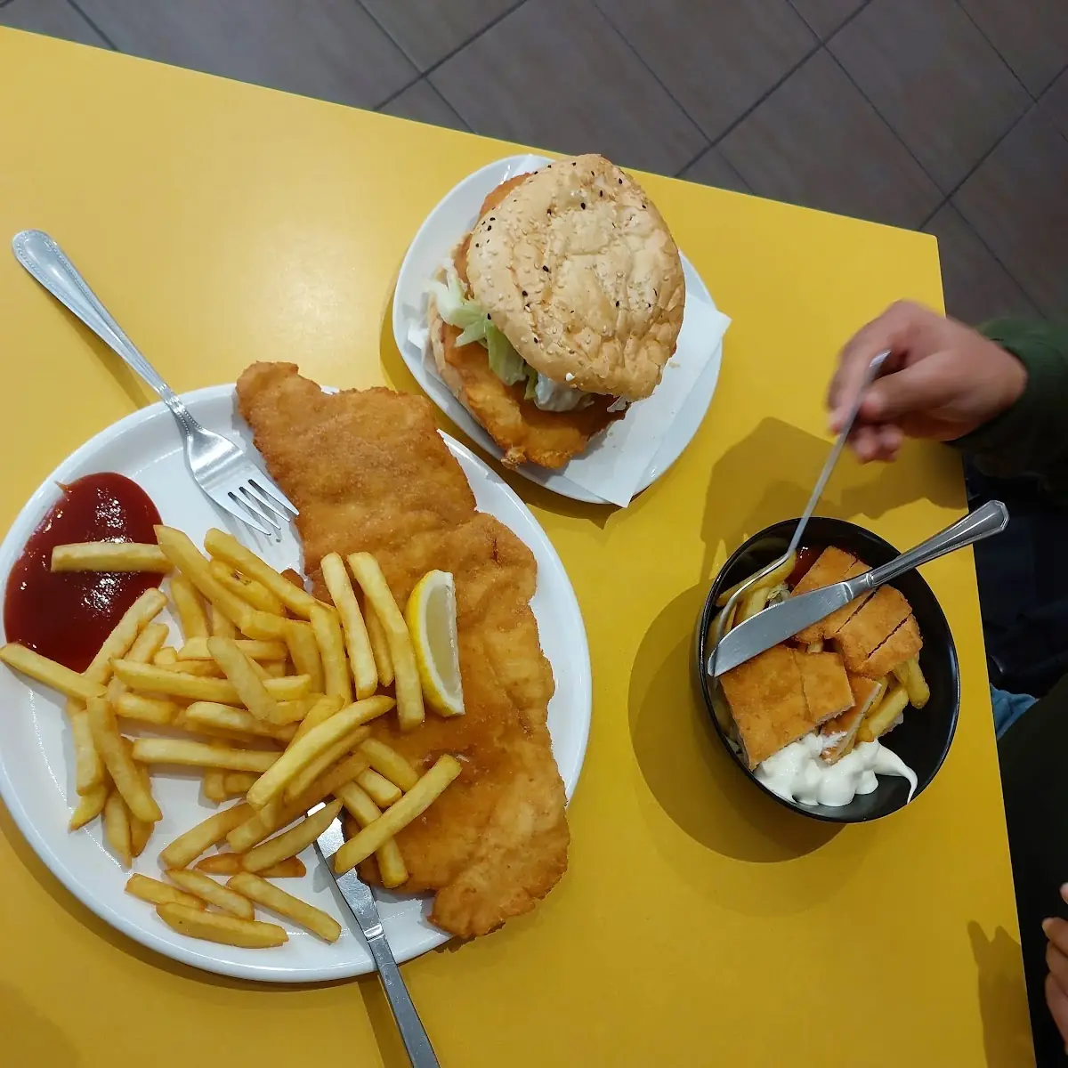 Riesen Schnitzel Mit Pommes
