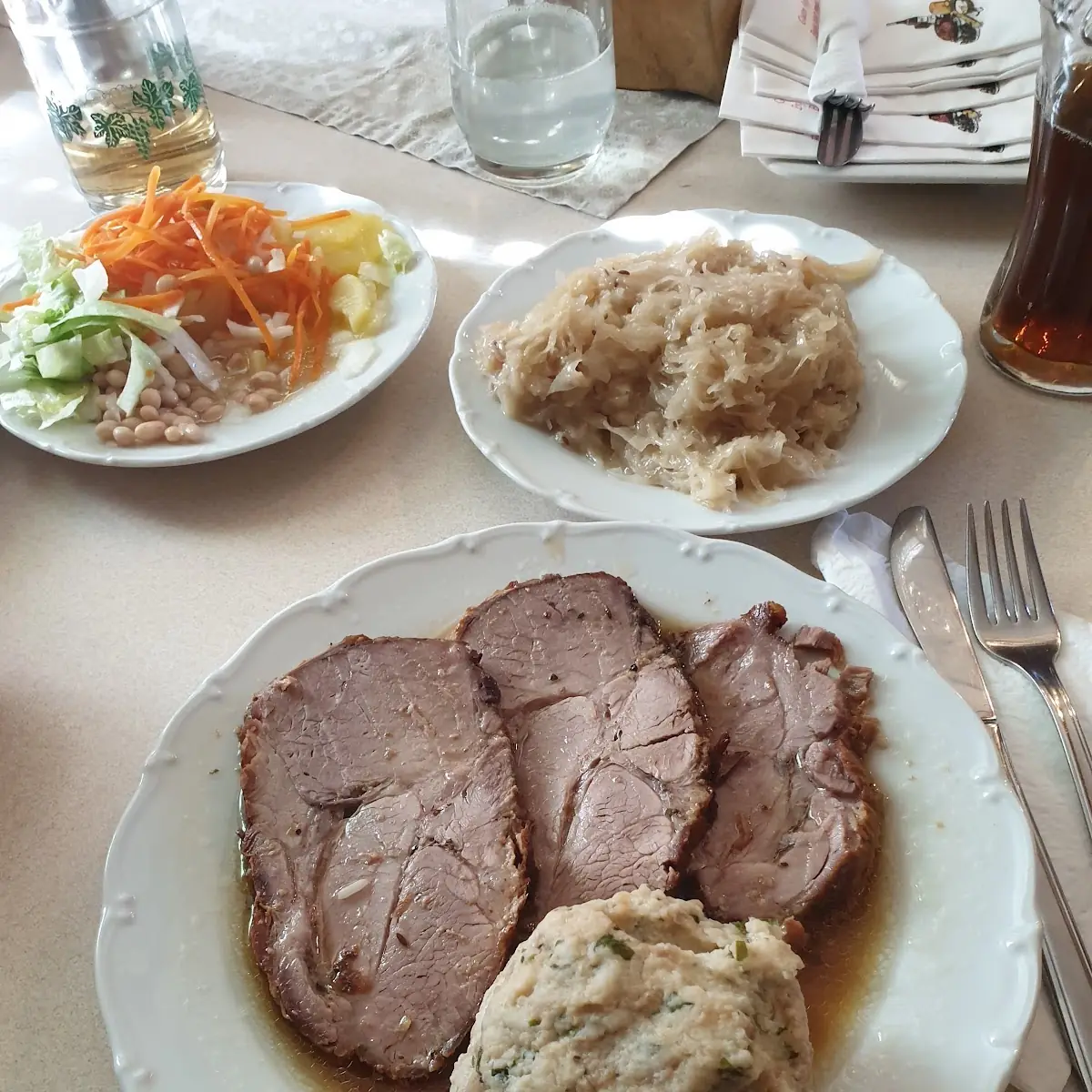 Schweinsbraten Mit Sauerkraut