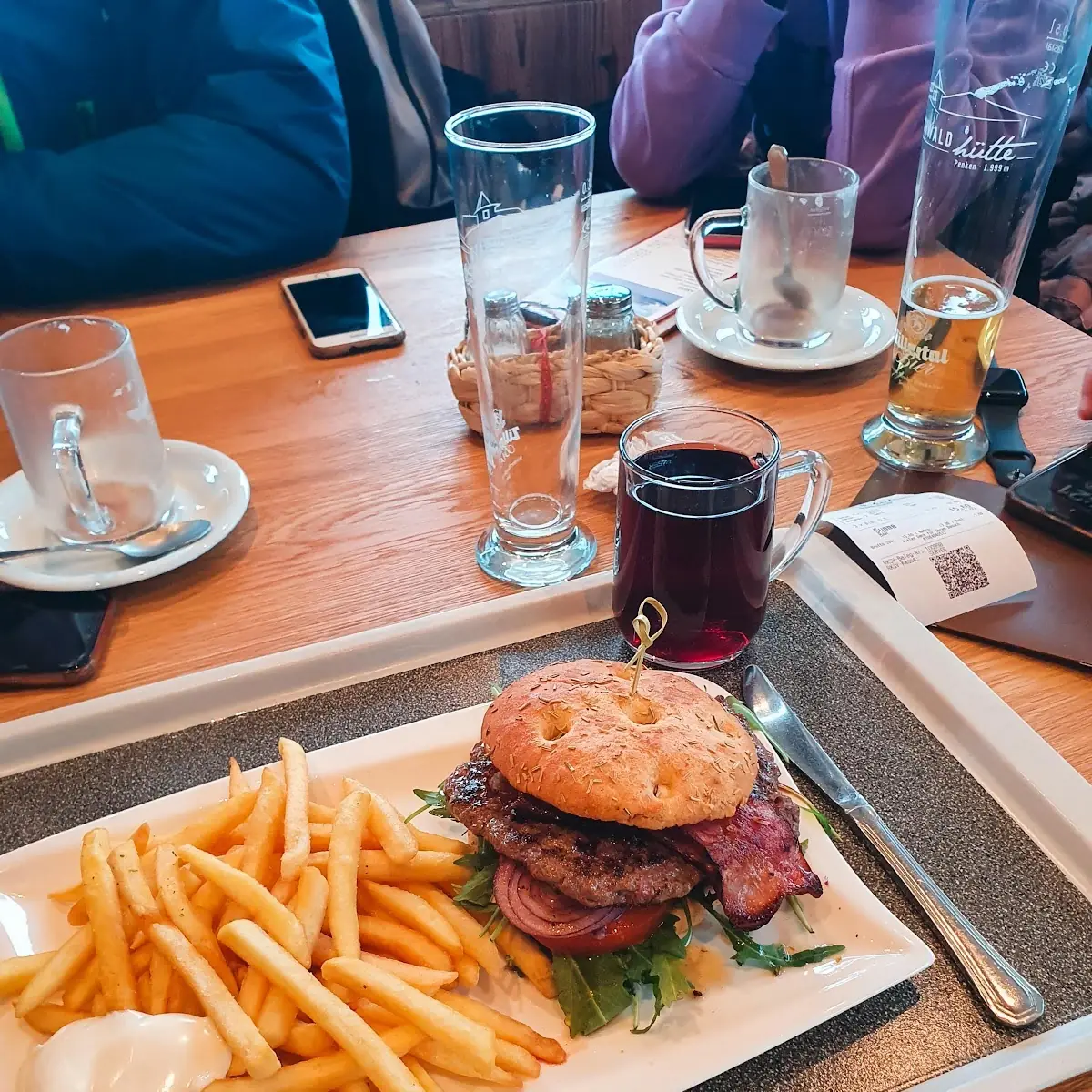Almburger Mit Pommes