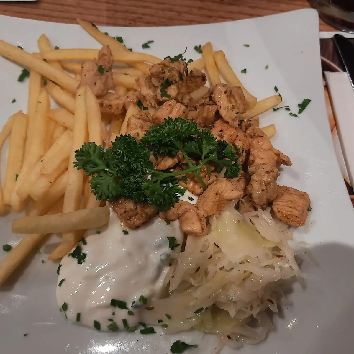 Hühner Gyros Mit Pommes Frittes
