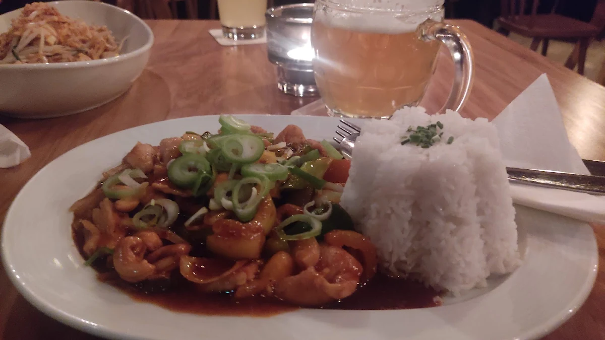 Gai Phad Med Mamuang
