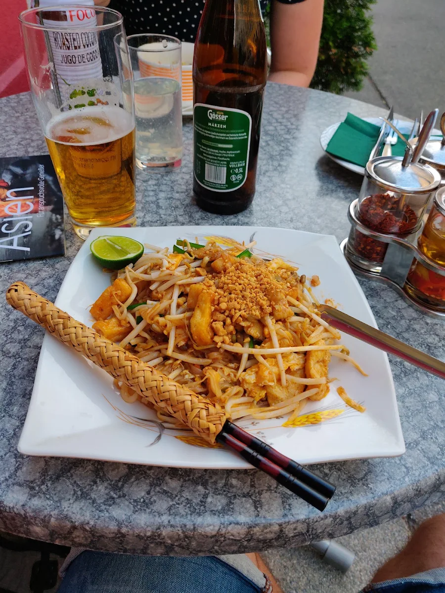 Pad Thai Mit Hühnchenfleisch