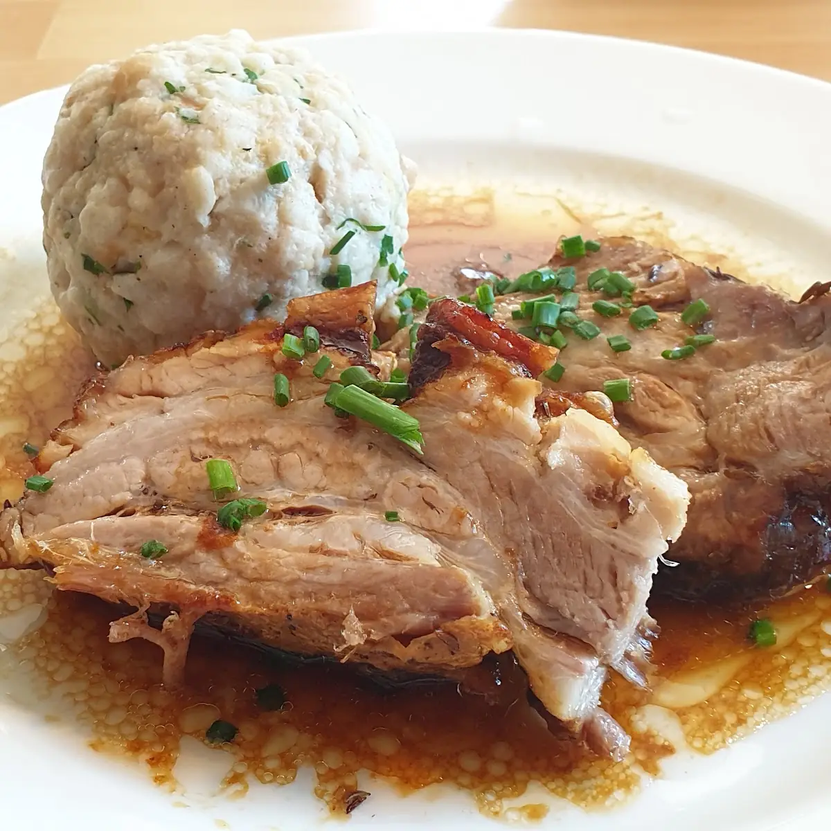 Sonntagsbraten Mit Speckkrautsalat U Semmlknödel
