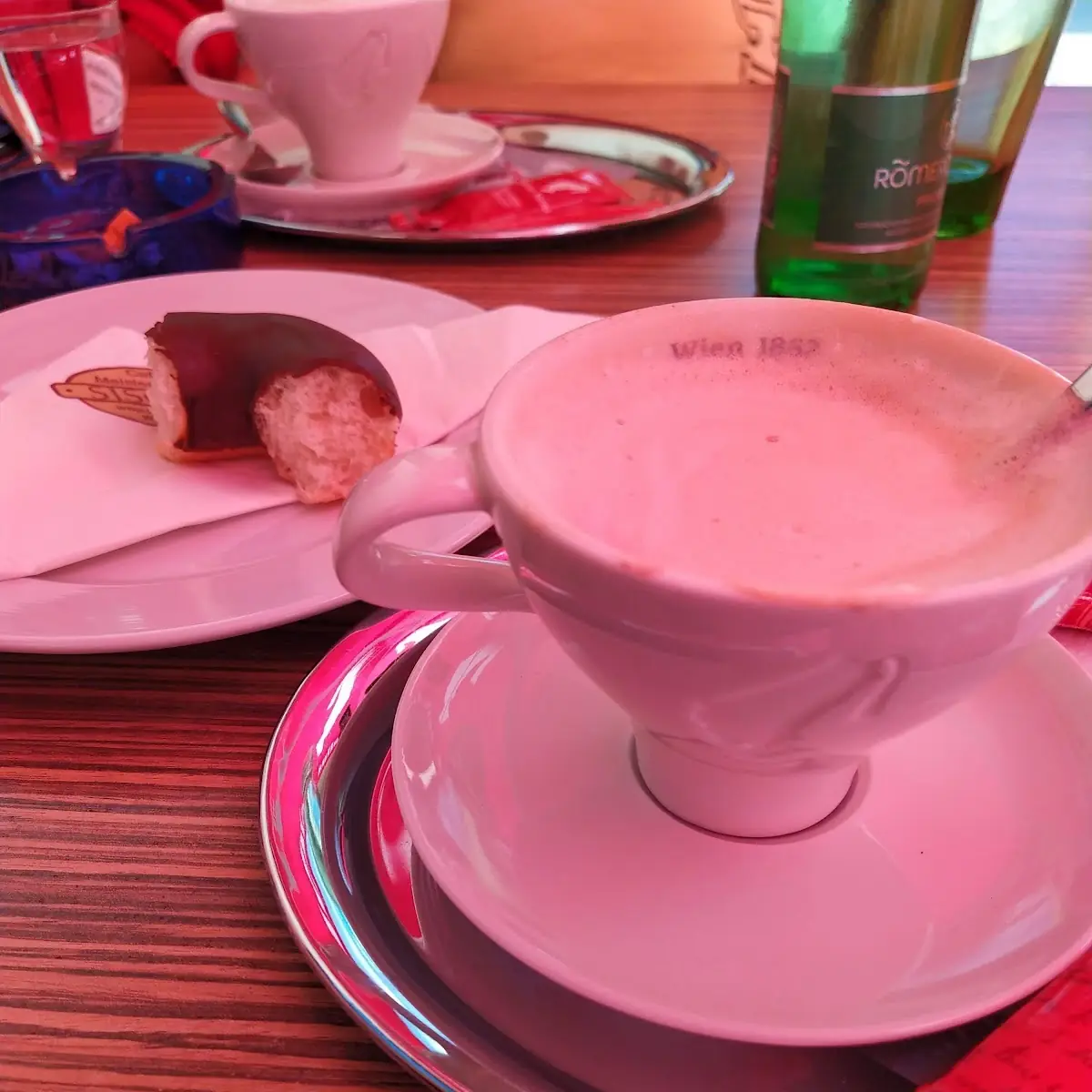 Cappuccino Und Schokodonut