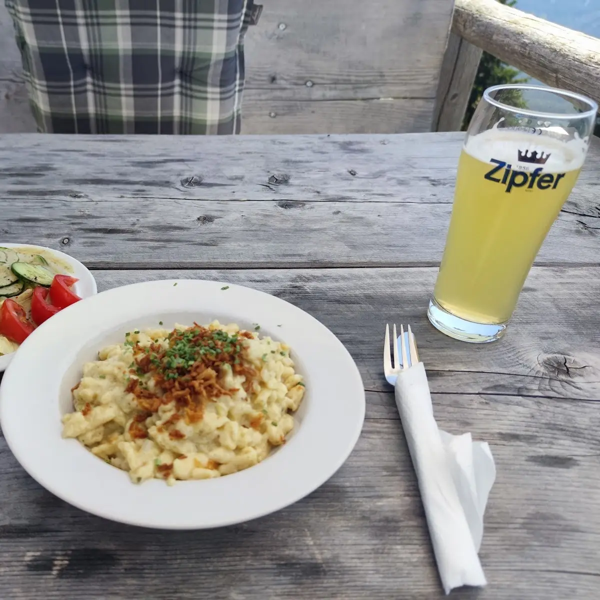 Käsespätzle Mit Gemischtem Salat